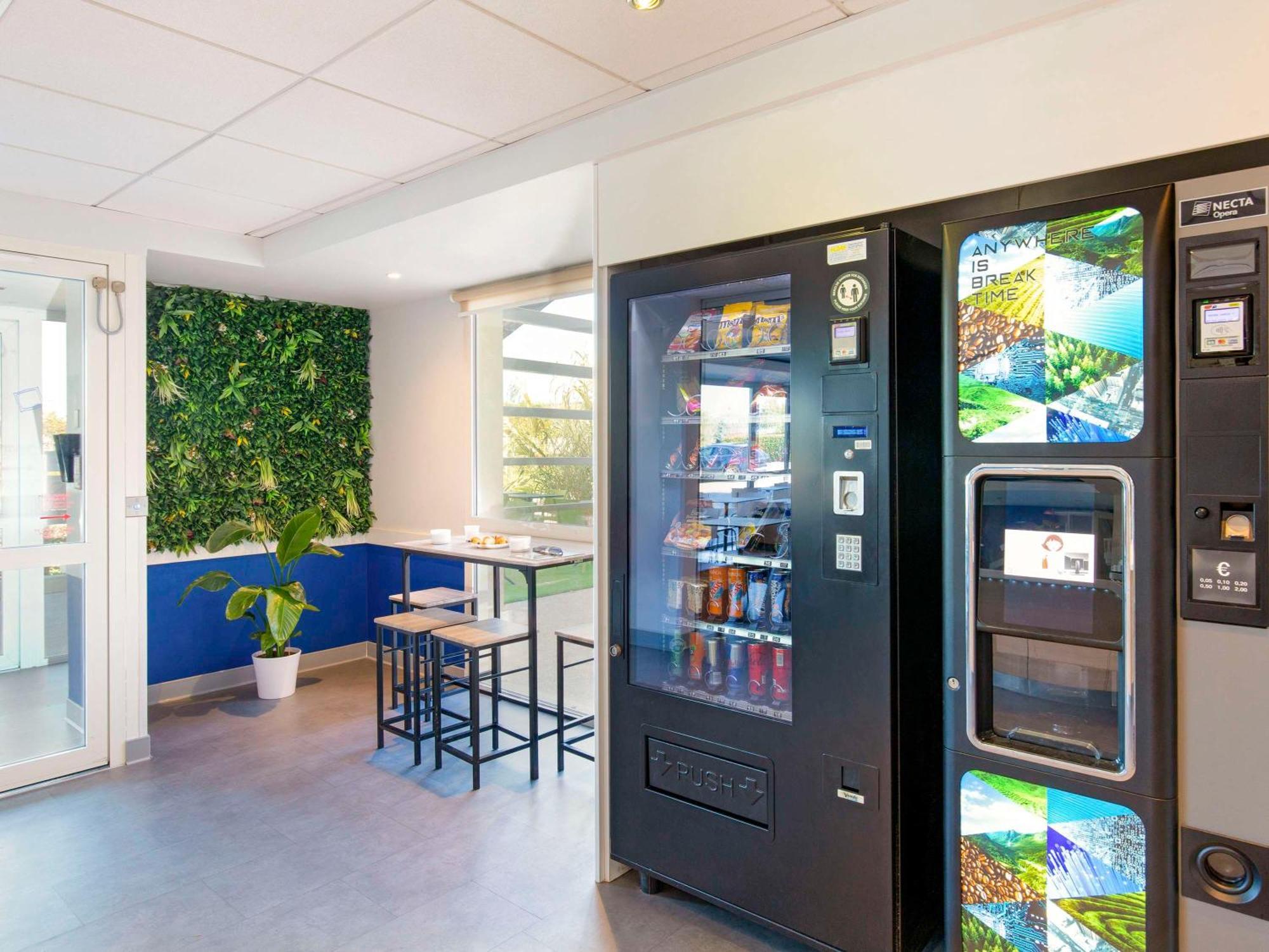 Ibis Budget Saint-Maximin Exterior foto