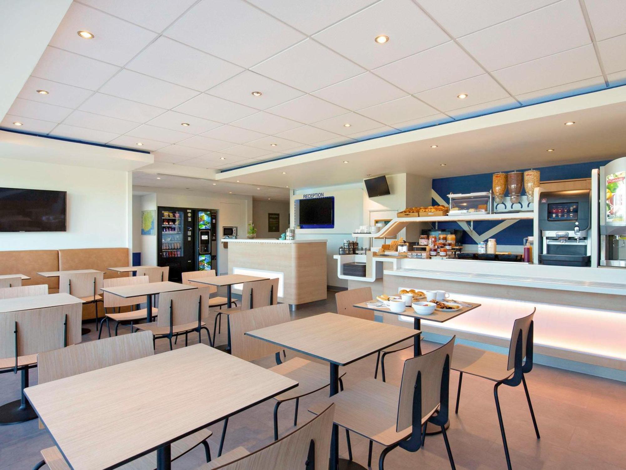 Ibis Budget Saint-Maximin Exterior foto